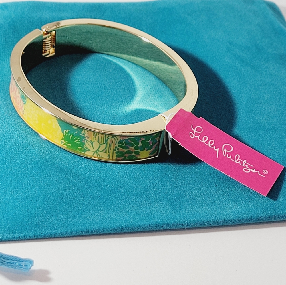 NWT🩷-Lilly Pulitzer-Enameled Designed-Gold toned Bangle Bracelet